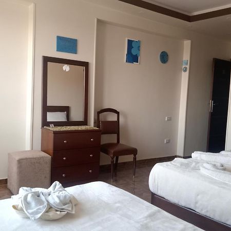 Isis Guest House Nazlet el-Sîsi Exteriör bild