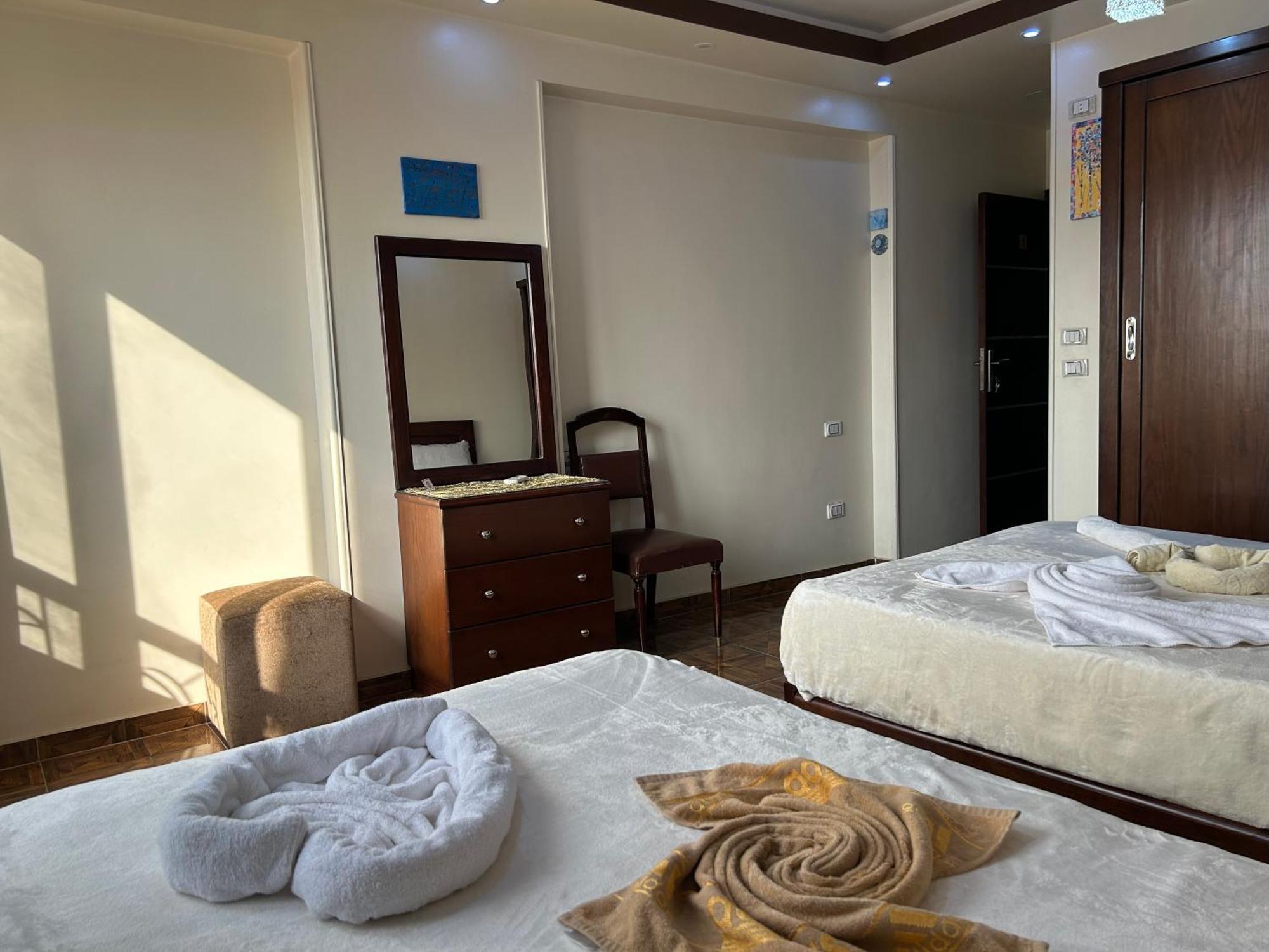 Isis Guest House Nazlet el-Sîsi Exteriör bild